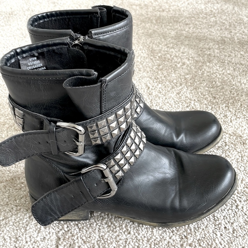 MIA boots, size 7, black